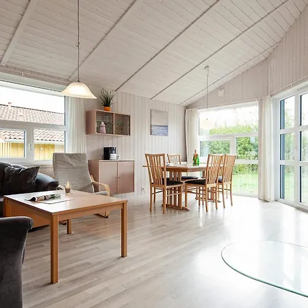 5 Person In * Grömitz